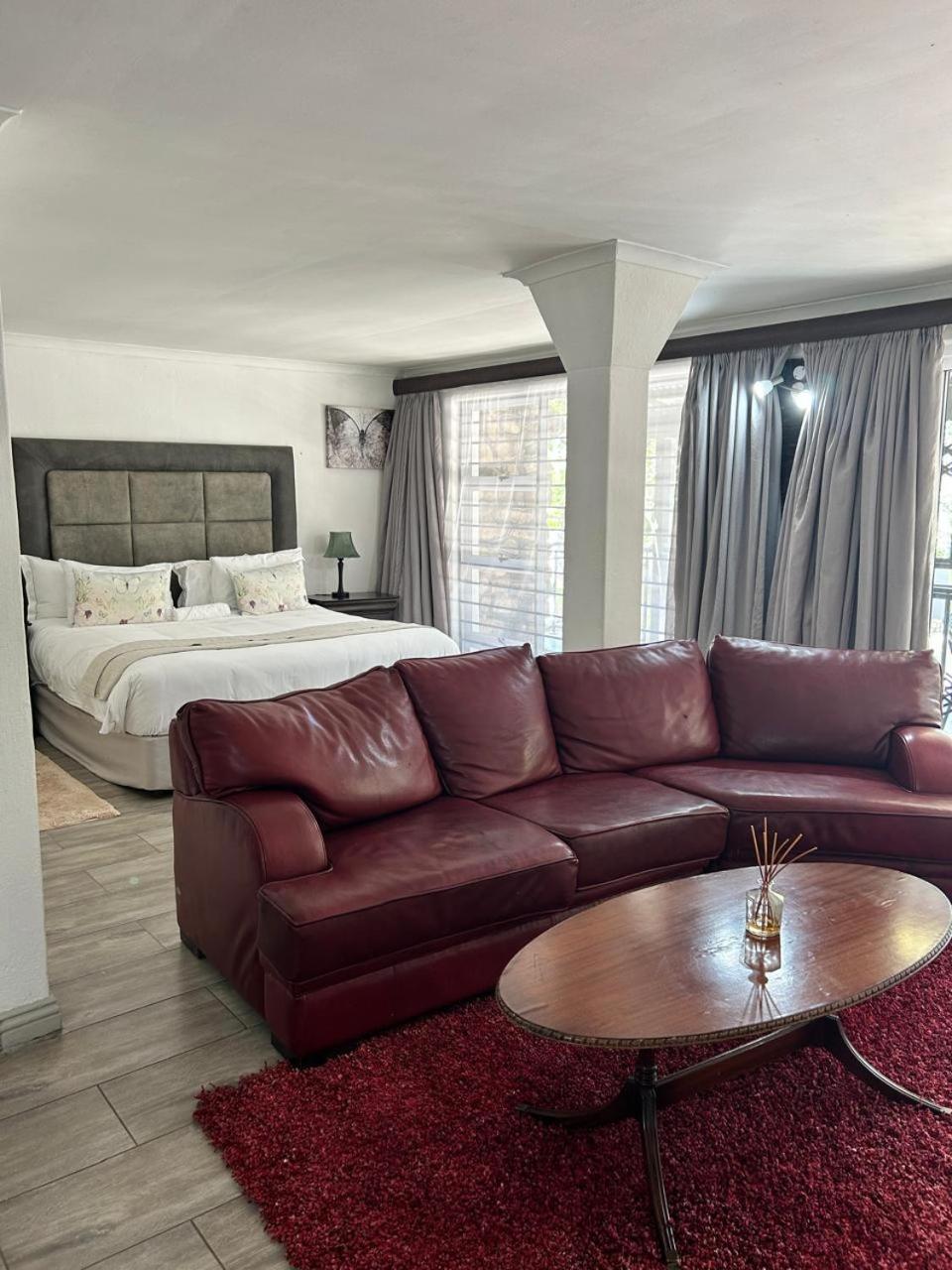 Calla Lily Guesthouse Mbombela Buitenkant foto