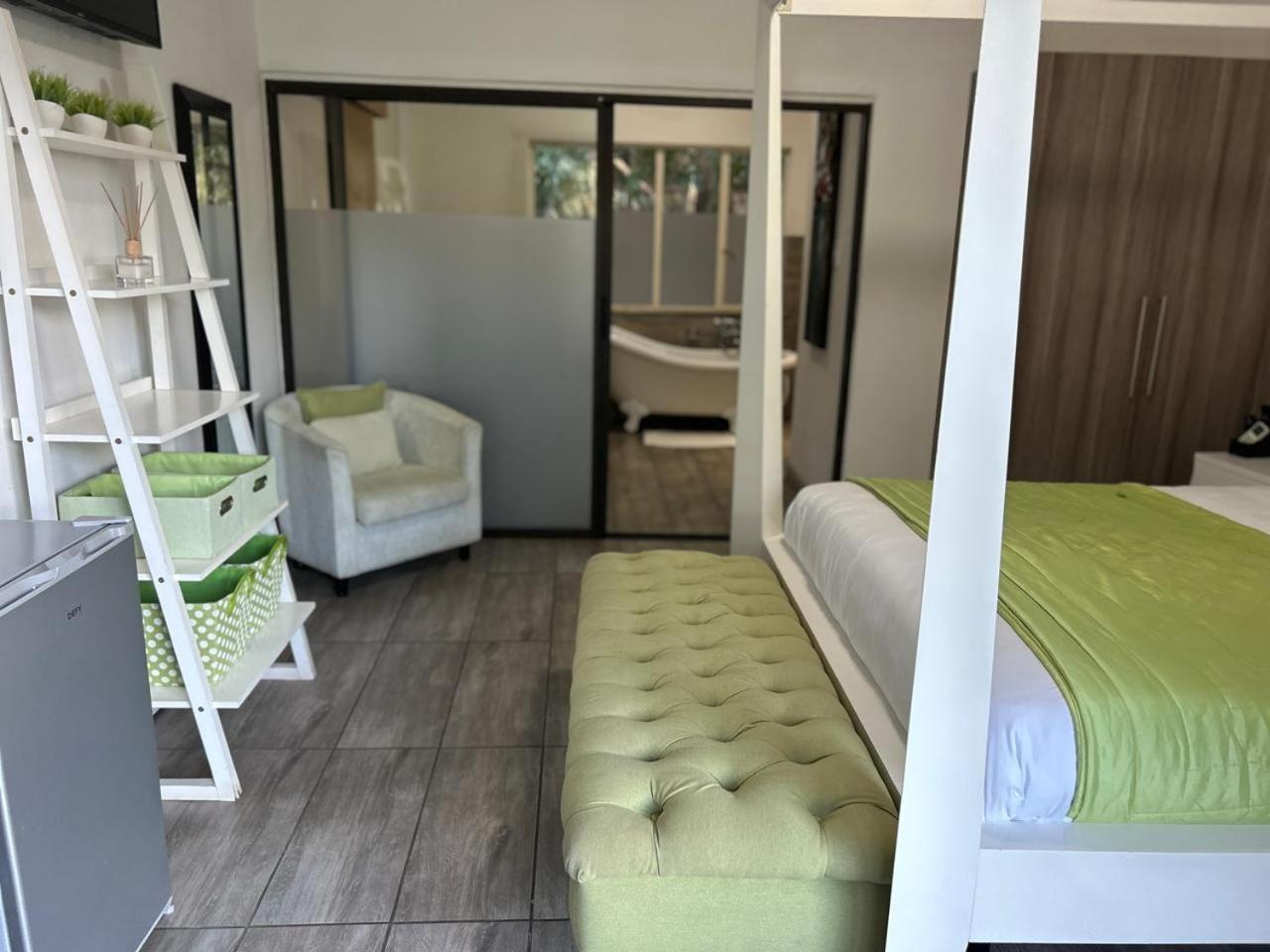 Calla Lily Guesthouse Mbombela Buitenkant foto